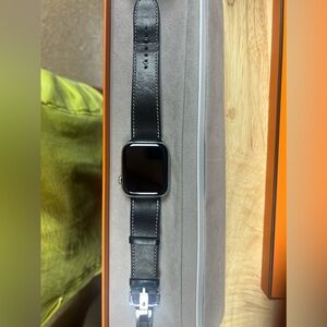 Hermes Men’s Apple Watch Series 5, 44mm